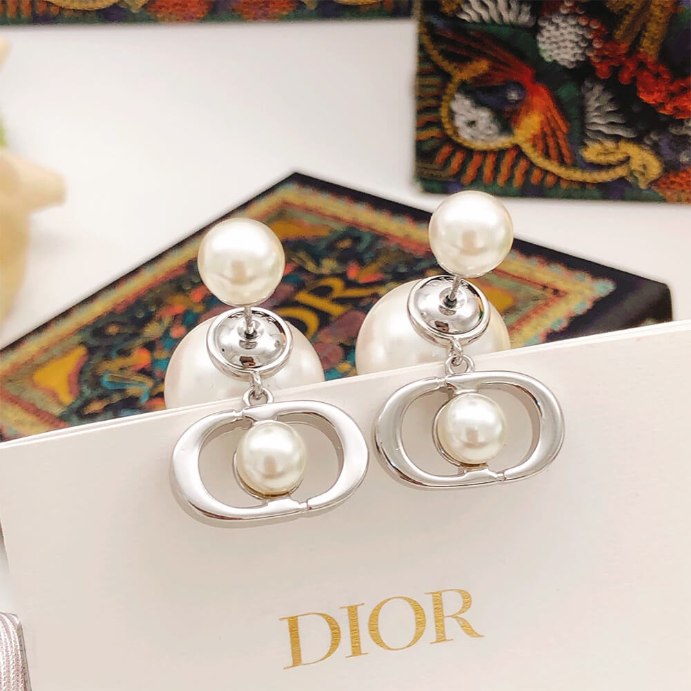 D10r PEARL EARRINGS