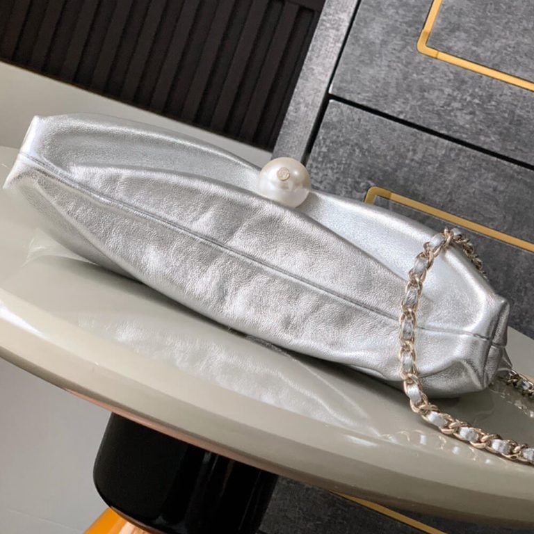 Ch**el Clutch With Chain(HIGH-END GRADE)