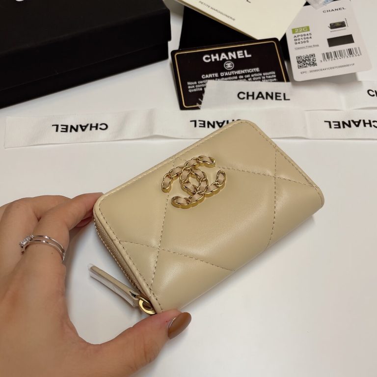 Ch**el Zipper wallet